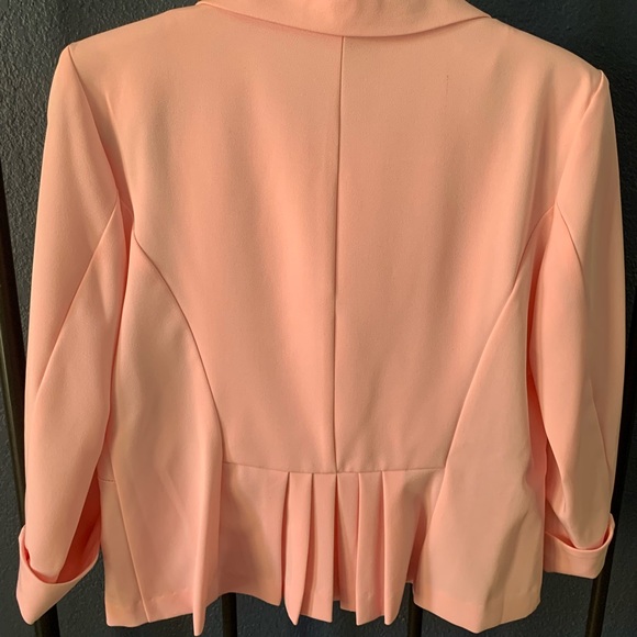 Pink skirt suit size 10 - Picture 6 of 8